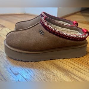 UGG Tazz Platform Suede Mule Chestnut Women’s Size 11